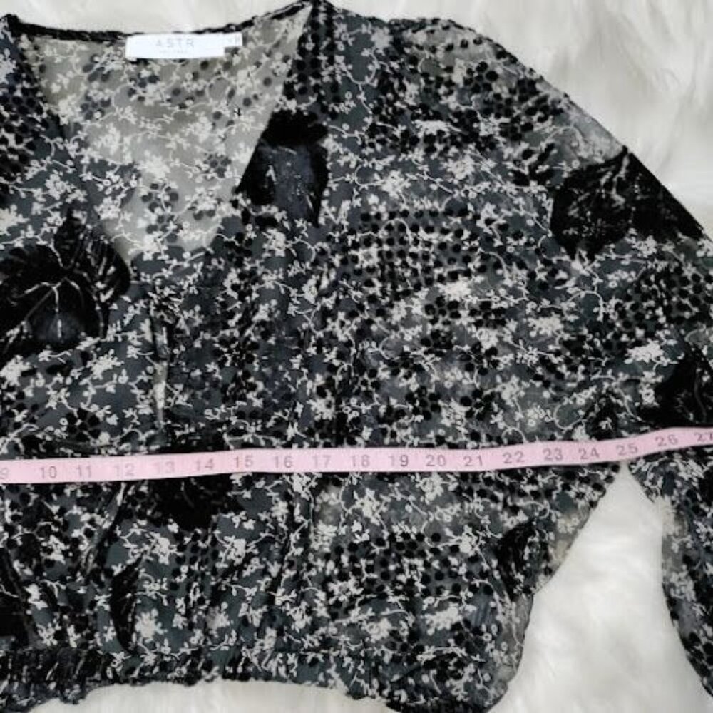 ASTR the label Velvet Burnout Shawna Abstract Velvet Cropped Sheer Floral Top S - Picture 8 of 12